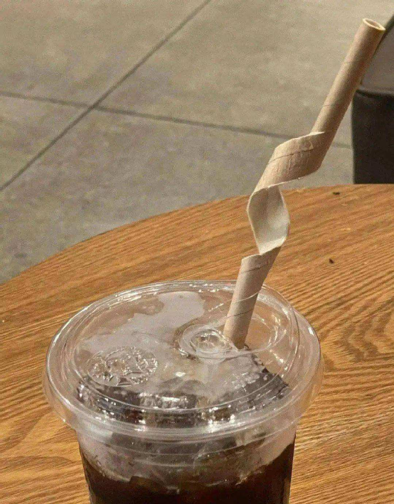 纸吸管从爆红到停产:PLA与可食用吸管能否成为环保替代新选择 纸吸管从爆红到停产:PLA与可食用吸管能否成为环保替代新选择