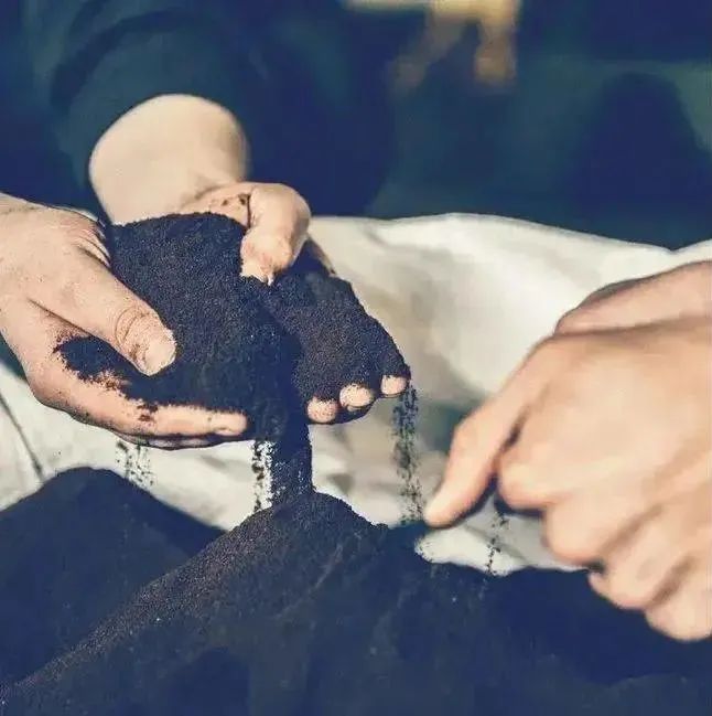 咖啡渣驱动咖啡烘焙:日本企业联手高校开发生物焦燃料,宣称实现零碳排放 咖啡渣驱动咖啡烘焙:日本企业联手高校开发生物焦燃料,宣称实现零碳排放
