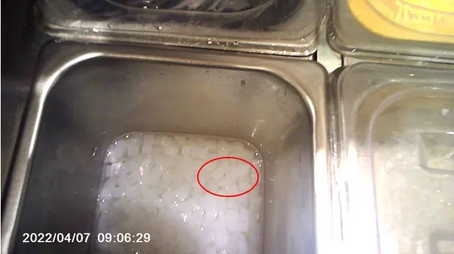益禾堂郑州多家门店被曝食品安全乱象:过期食材续用、霉变水果照卖,店员竟称“吃不死人” 益禾堂郑州多家门店被曝食品安全乱象:过期食材续用、霉变水果照卖,店员竟称“吃不死人”
