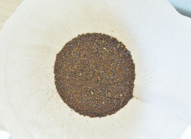 HARIO V60滤杯为何成为咖啡馆常客：锥形、单孔与螺旋肋结构详解