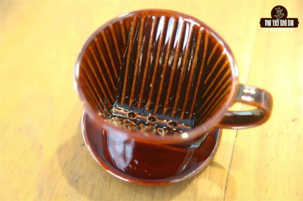 Kalita梯形滤杯与Hario V60锥形滤杯冲煮风味差异及结构原理全解析 Kalita梯形滤杯与Hario V60锥形滤杯冲煮风味差异及结构原理全解析