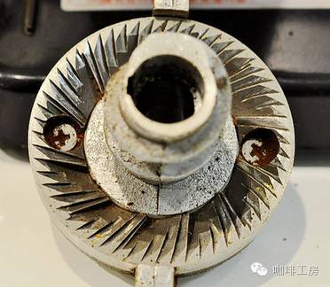 咖啡磨豆机选购指南:平刀锥刀鬼齿如何选,常用机型刻度参数与研磨萃取全解析 咖啡磨豆机选购指南:平刀锥刀鬼齿如何选,常用机型刻度参数与研磨萃取全解析