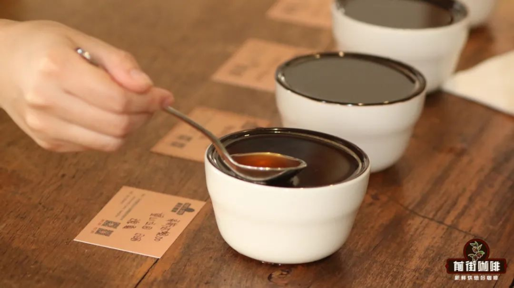 温度如何影响手冲咖啡风味表现,最佳品饮时机与口感变化规律解析 温度如何影响手冲咖啡风味表现,最佳品饮时机与口感变化规律解析