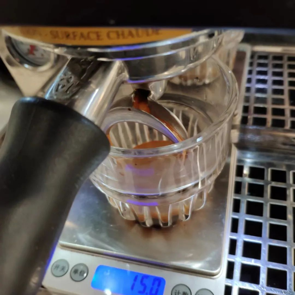 浓缩咖啡杯底出现黑色沉淀物是否正常?解析细粉穿过滤网的原因 浓缩咖啡杯底出现黑色沉淀物是否正常?解析细粉穿过滤网的原因