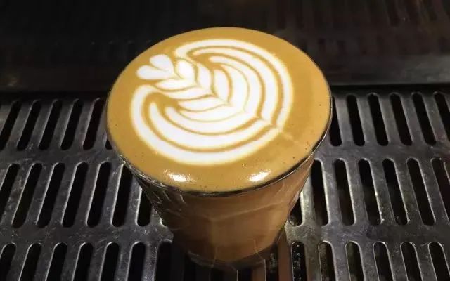 西班牙可塔朵Cortado咖啡:1:1浓缩与热牛奶的均衡喝法及风味特点 西班牙可塔朵Cortado咖啡:1:1浓缩与热牛奶的均衡喝法及风味特点