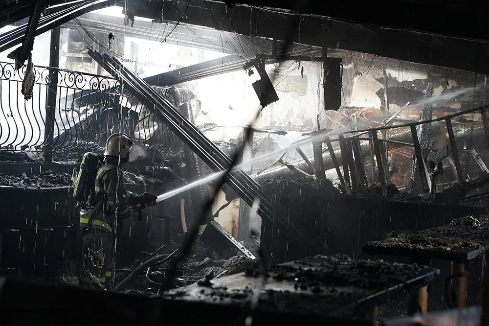 俄罗斯科斯特罗马咖啡馆深夜大火致15人遇难,消防安全再敲警钟 俄罗斯科斯特罗马咖啡馆深夜大火致15人遇难,消防安全再敲警钟