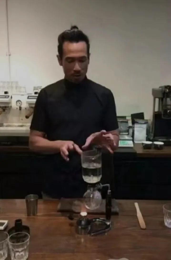 年轻人为何热衷开咖啡馆创业？开一家咖啡店究竟需要做哪些准备