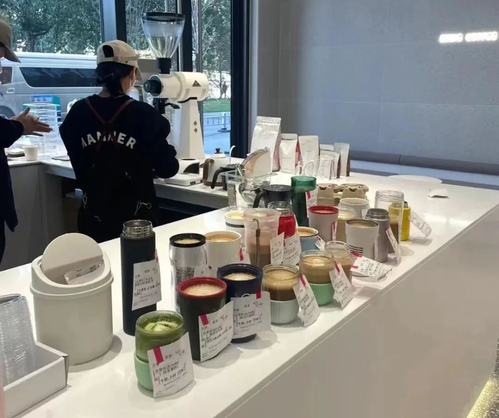 自带杯咖啡趣闻:从环保优惠到猎奇容器,咖啡师淡定应对各路花样 自带杯咖啡趣闻:从环保优惠到猎奇容器,咖啡师淡定应对各路花样