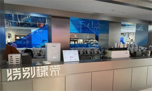 特步跨界咖啡首店落地成都，为何招牌不是特咖啡而是COSINE咖数？