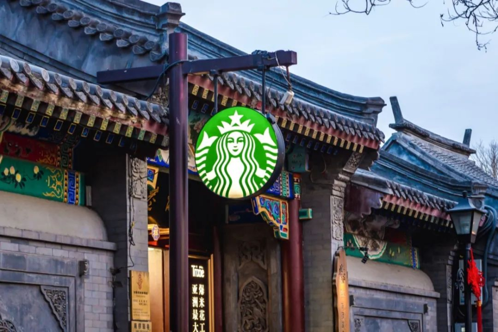 星巴克在华销量下滑背后:从品牌光环到消费理性,中国咖啡市场格局变迁解析 星巴克在华销量下滑背后:从品牌光环到消费理性,中国咖啡市场格局变迁解析