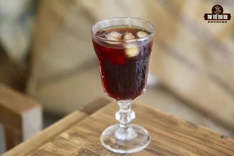 冰滴咖啡为何会散发出酒香与酒韵？解析低温萃取与熟成工艺中的风味成因