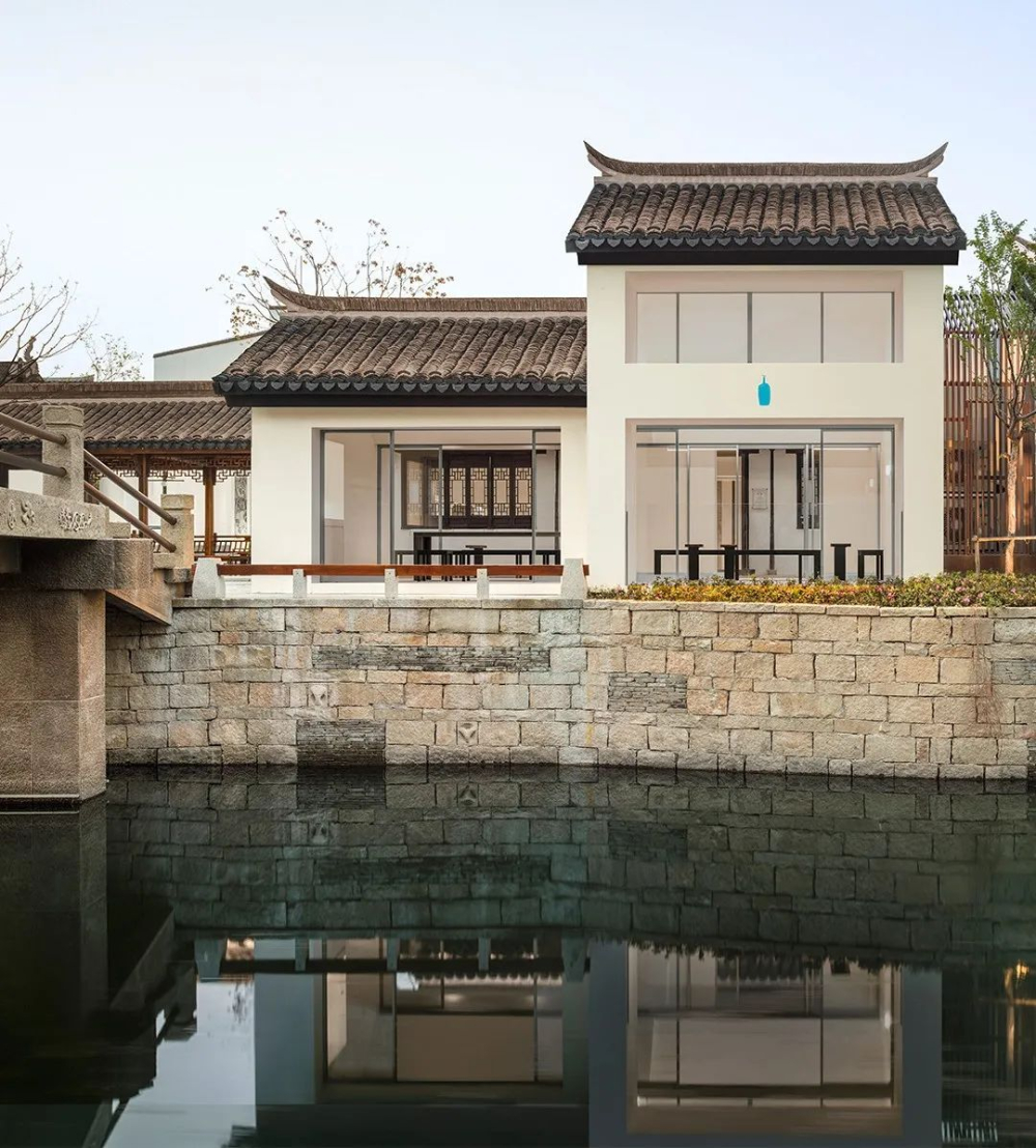 蓝瓶咖啡入驻上海蟠龙古镇百年老宅,江南水乡中的咖啡新空间与马蹄糕阿芙佳朵新品 蓝瓶咖啡入驻上海蟠龙古镇百年老宅,江南水乡中的咖啡新空间与马蹄糕阿芙佳朵新品