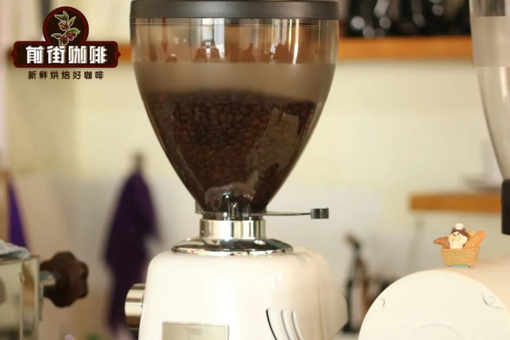 在家复刻咖啡店冰拿铁:从浓缩萃取到咖奶配比的完整操作指南 在家复刻咖啡店冰拿铁:从浓缩萃取到咖奶配比的完整操作指南