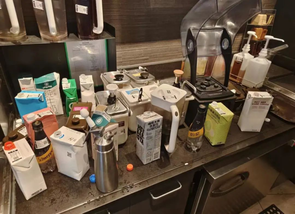 星巴克买一送一活动引发员工抱怨,门店爆单背后的问题与消费者声音 星巴克买一送一活动引发员工抱怨,门店爆单背后的问题与消费者声音