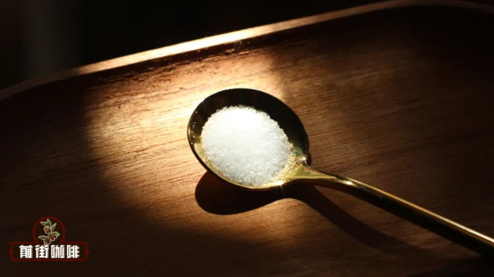 咖啡调味实验：微量食盐能否中和苦涩并提升口感平衡