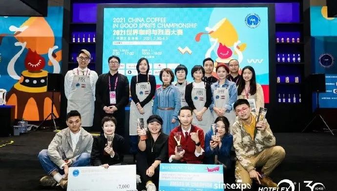 牛奶澄清术揭秘：透明拿铁咖啡风味实测与制作全解析