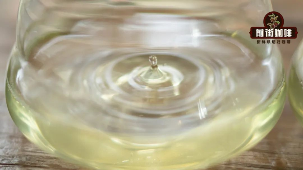 牛奶澄清术揭秘：透明拿铁咖啡风味实测与制作全解析