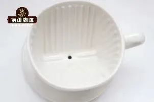 手冲滤杯形状探秘:梯形与锥形的设计差异,以及梯形滤杯使用率偏低的原因 手冲滤杯形状探秘:梯形与锥形的设计差异,以及梯形滤杯使用率偏低的原因