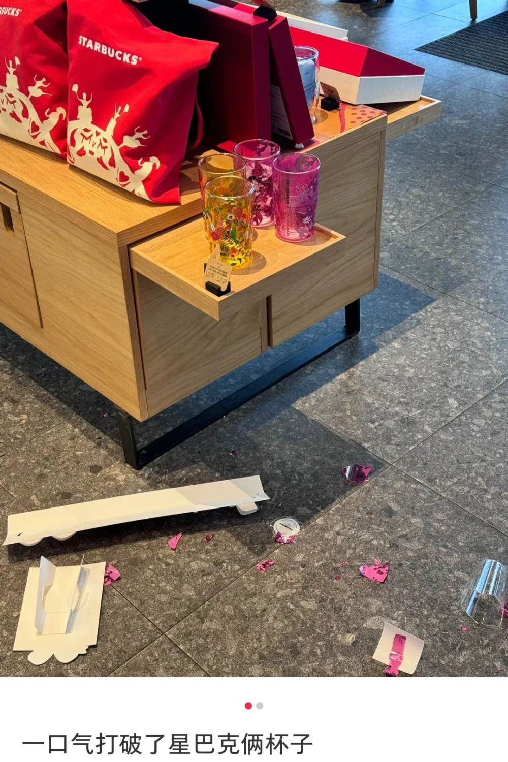 星巴克门店杯具陈列引发争议:过道旁的易碎品究竟该由谁买单 星巴克门店杯具陈列引发争议:过道旁的易碎品究竟该由谁买单