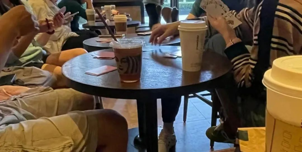 咖啡馆打牌遭劝离引发差评,店主是否有权拒绝娱乐顾客? 咖啡馆打牌遭劝离引发差评,店主是否有权拒绝娱乐顾客?