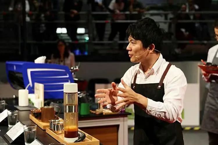 三温暖手冲法解析:变温分段萃取的操作流程与参数全解 三温暖手冲法解析:变温分段萃取的操作流程与参数全解
