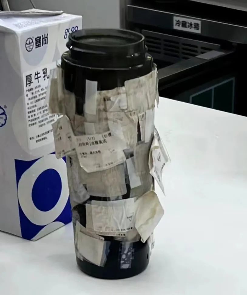 自带杯贴满标签是情怀还是隐患?Manner标签争议背后的卫生与体验思考 自带杯贴满标签是情怀还是隐患?Manner标签争议背后的卫生与体验思考