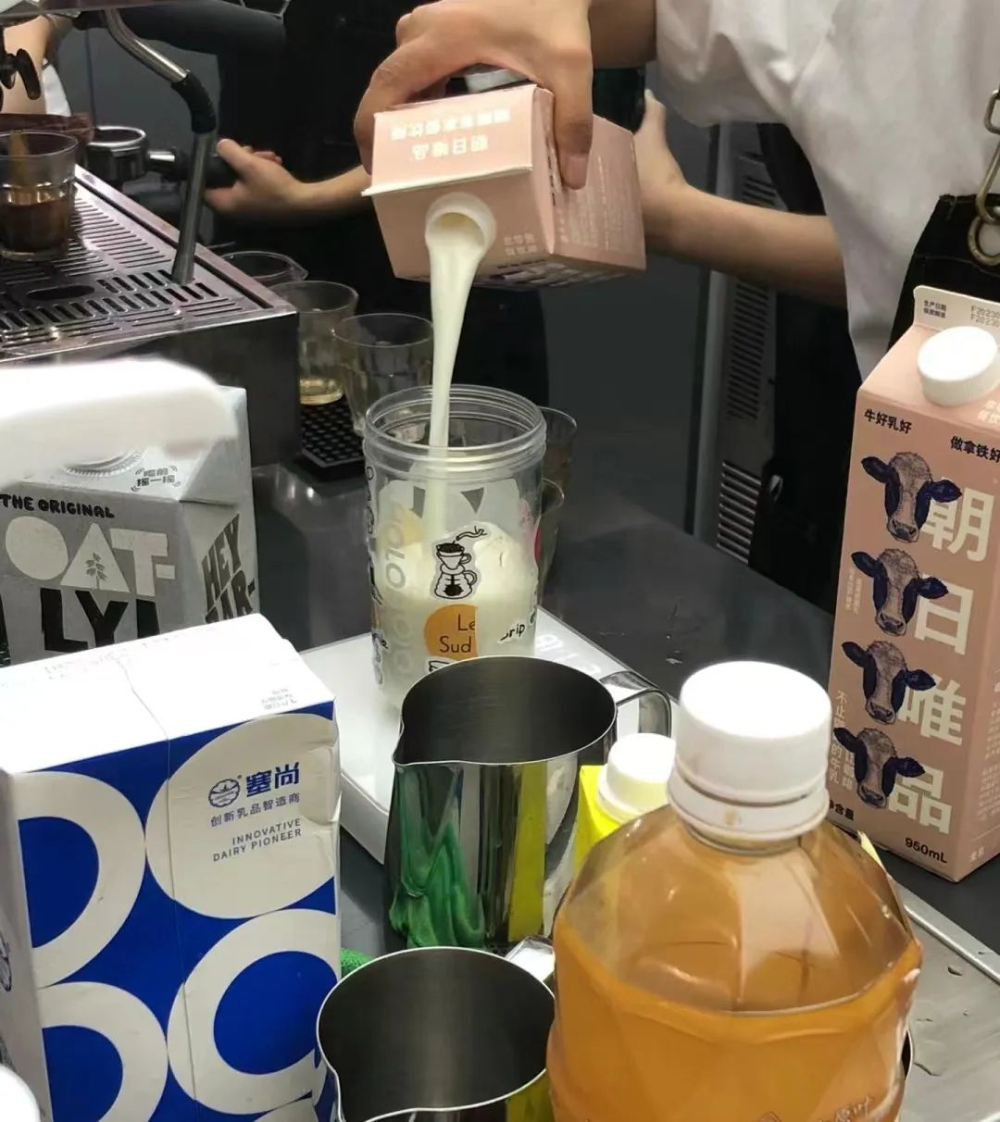朝日唯品推出透明清透乳,澄清牛奶从手工走向量产化 朝日唯品推出透明清透乳,澄清牛奶从手工走向量产化