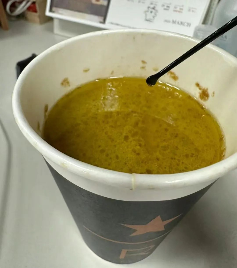 星巴克橄榄油咖啡静置后油水分离,消费者直呼像极了汤底 星巴克橄榄油咖啡静置后油水分离,消费者直呼像极了汤底