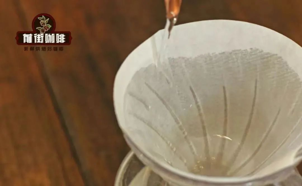 手冲咖啡前滤纸要不要先淋湿？吸水率、贴杯度与萃取效果的全面解析