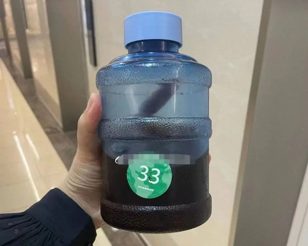 世界地球日星巴克自带杯活动:咖啡爱好者携创意容器齐聚门店 世界地球日星巴克自带杯活动:咖啡爱好者携创意容器齐聚门店