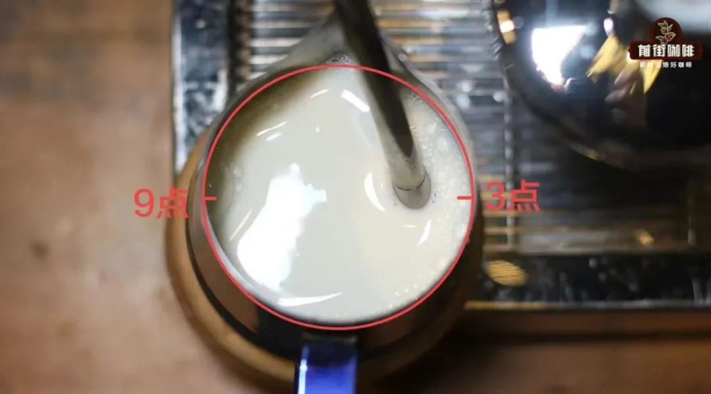 奶泡气泡频出难消除?掌握打发三阶段与关键技巧,做出细腻拉花奶泡 奶泡气泡频出难消除?掌握打发三阶段与关键技巧,做出细腻拉花奶泡