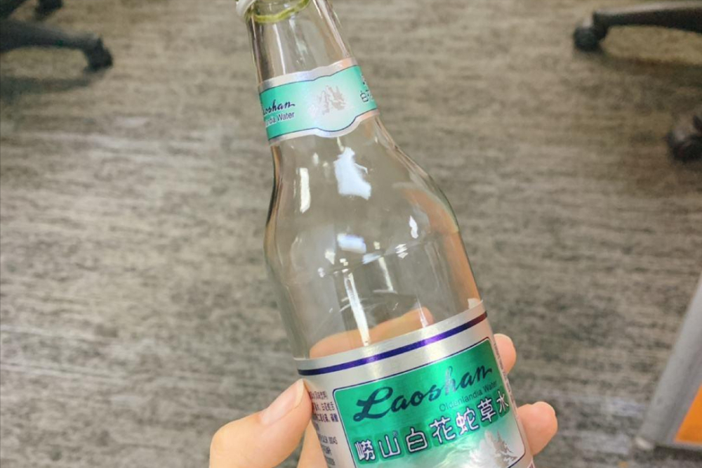 Tims联手崂山白花蛇草水推冷萃咖啡,青岛本地人直呼难以接受 Tims联手崂山白花蛇草水推冷萃咖啡,青岛本地人直呼难以接受