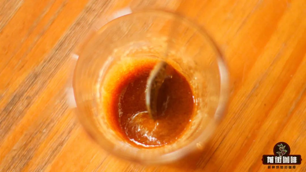 不止柠檬！浓缩咖啡的花式饮用法：古巴咖啡、康宝蓝与玛奇朵的做法解析