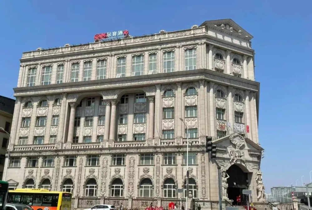 哈药六厂网红咖啡被指违规:口服液入拿铁引发安全争议,蓝瓶饮品已下架 哈药六厂网红咖啡被指违规:口服液入拿铁引发安全争议,蓝瓶饮品已下架