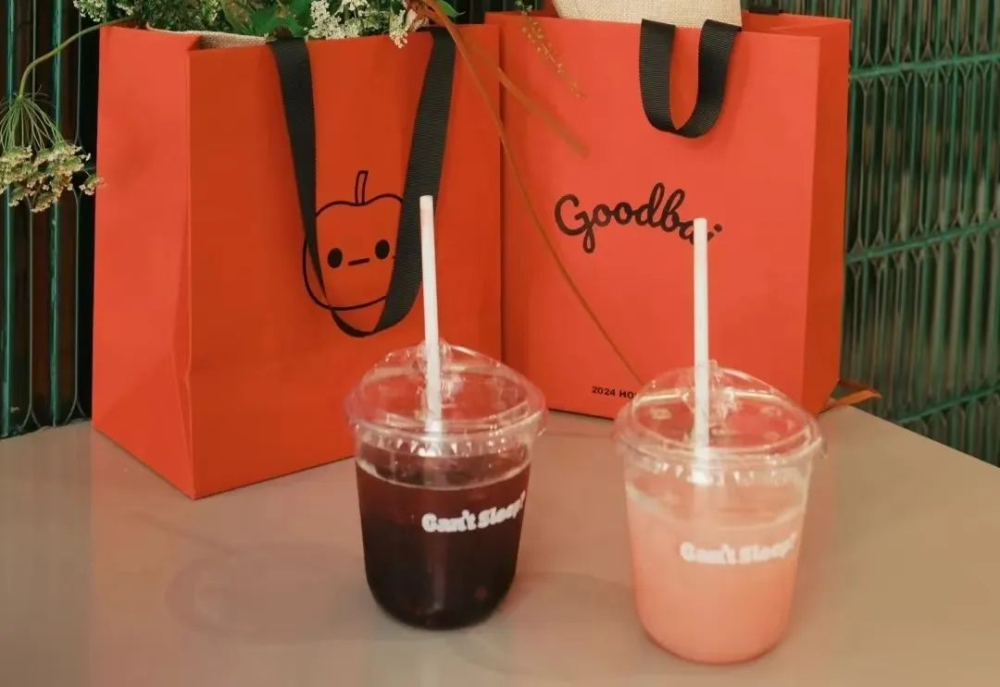 白敬亭潮牌GOODBAI咖啡店开业引粉丝排队三小时，明星扎堆入局咖啡赛道