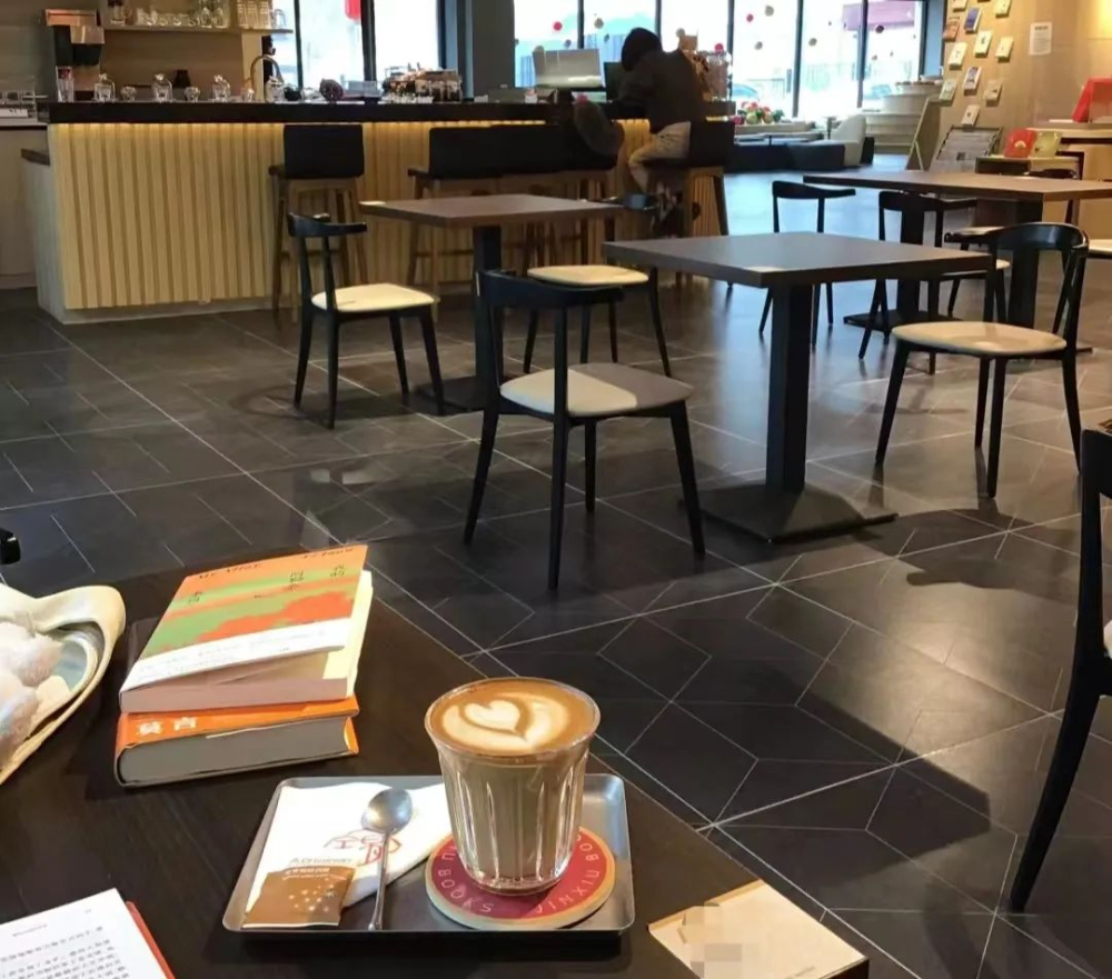同行想接手我的咖啡店，实地看过之后却劝我关门止损