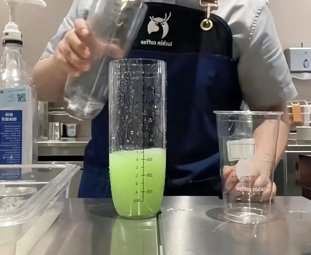 瑞幸新品路线转向茶饮?员工爆料八月将推轻乳茶“轻轻茉莉” 瑞幸新品路线转向茶饮?员工爆料八月将推轻乳茶“轻轻茉莉”