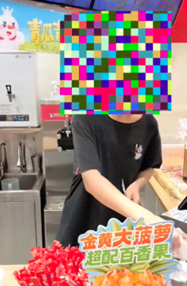 蜜雪冰城门店店员与顾客冲突事件引热议，涉事员工已被解雇赔偿