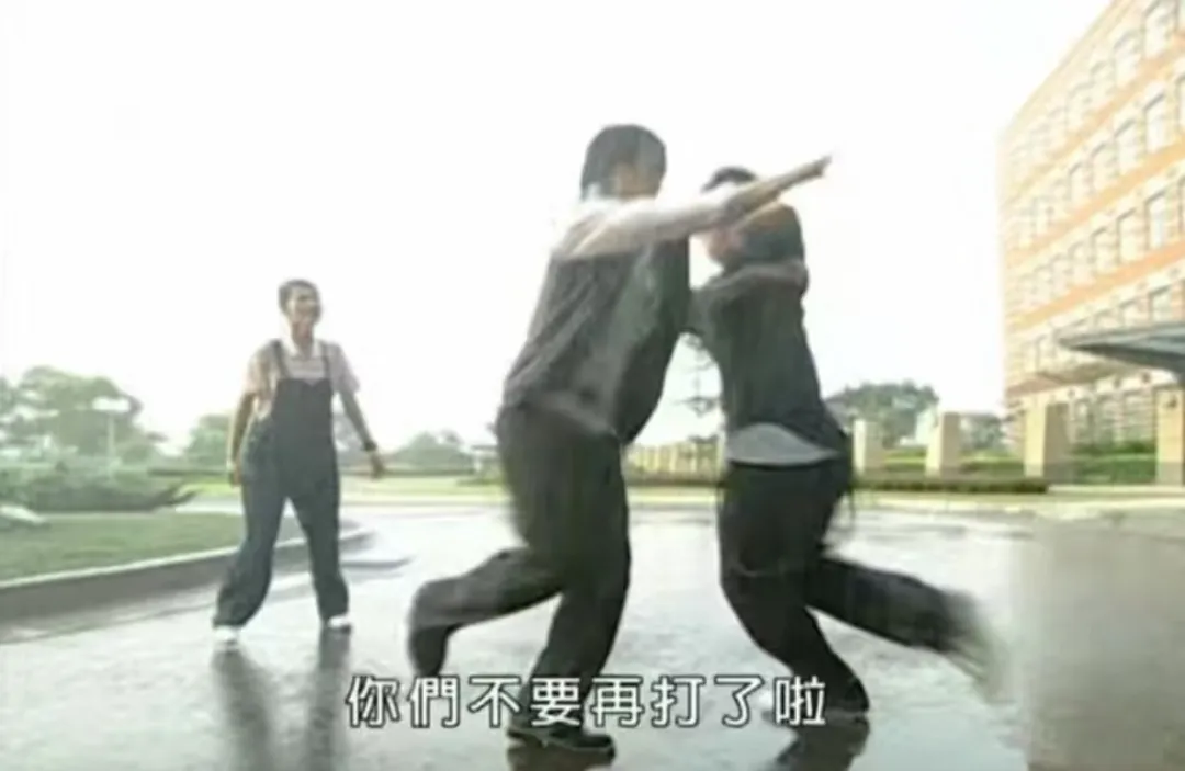 手冲咖啡滤杯拍粉为何导致堵塞?细粉下沉与过萃风险的完整解析 手冲咖啡滤杯拍粉为何导致堵塞?细粉下沉与过萃风险的完整解析