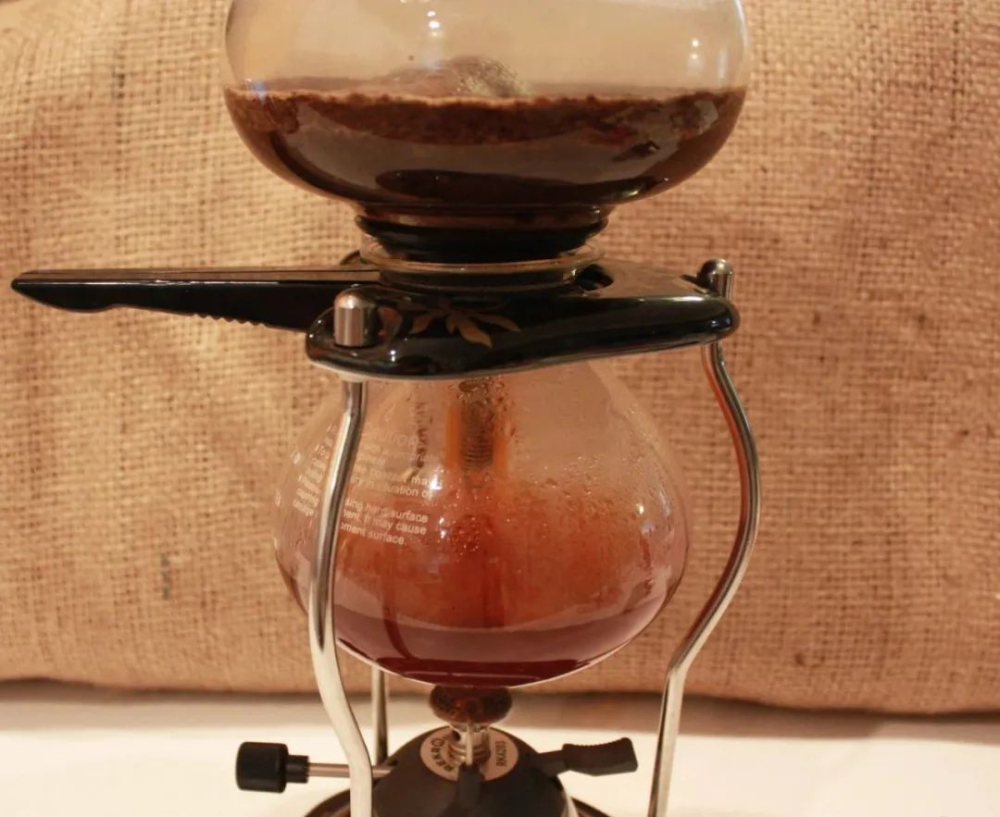 虹吸壶咖啡冲煮原理与历史渊源全解析：从19世纪实验室到日式精品咖啡的经典器具
