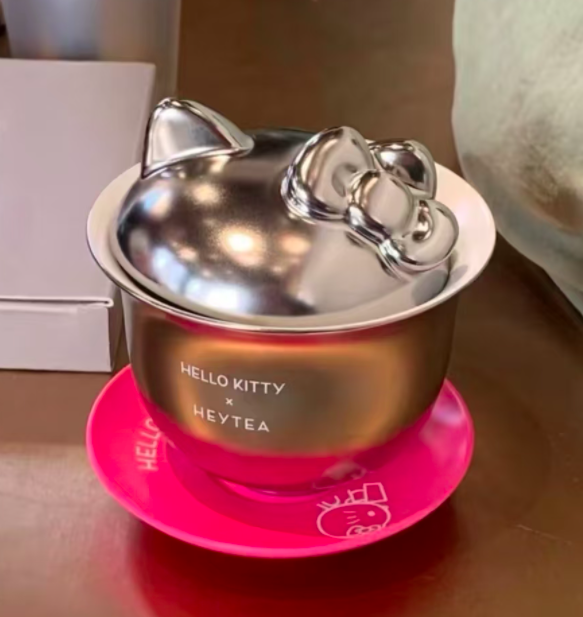 喜茶联名Hello Kitty周边风波:限定茶碗被指活动前遭门店私下预留引争议 喜茶联名Hello Kitty周边风波:限定茶碗被指活动前遭门店私下预留引争议