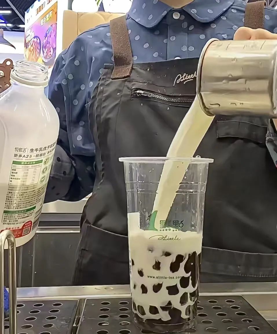 1点点不再允许去茶底:A2牛乳成本、门店规则与咖啡因敏感消费者的两难 1点点不再允许去茶底:A2牛乳成本、门店规则与咖啡因敏感消费者的两难