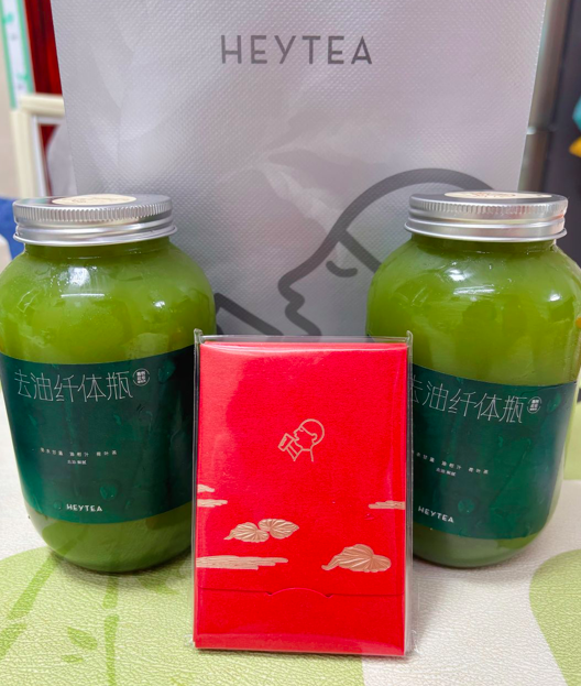 喜茶新春周边引争议:红色利是封内装白色去油纸,两广消费者直呼不吉利 喜茶新春周边引争议:红色利是封内装白色去油纸,两广消费者直呼不吉利