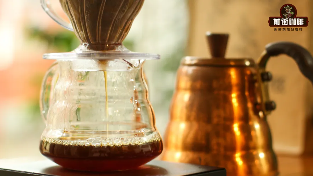 手冲滤杯材质与设计如何左右萃取?V60、Kono等经典款选购要点解析 手冲滤杯材质与设计如何左右萃取?V60、Kono等经典款选购要点解析