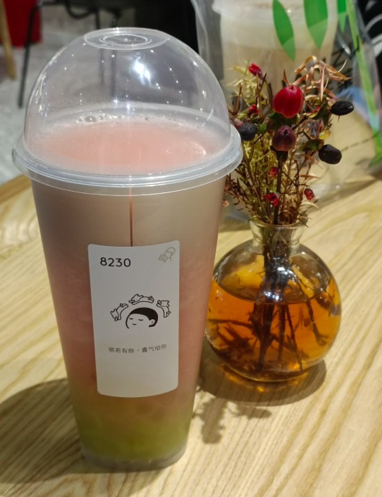奶茶店员工真实处境:每日手工榨汁剥果,肩周炎腱鞘炎成常见职业病 奶茶店员工真实处境:每日手工榨汁剥果,肩周炎腱鞘炎成常见职业病