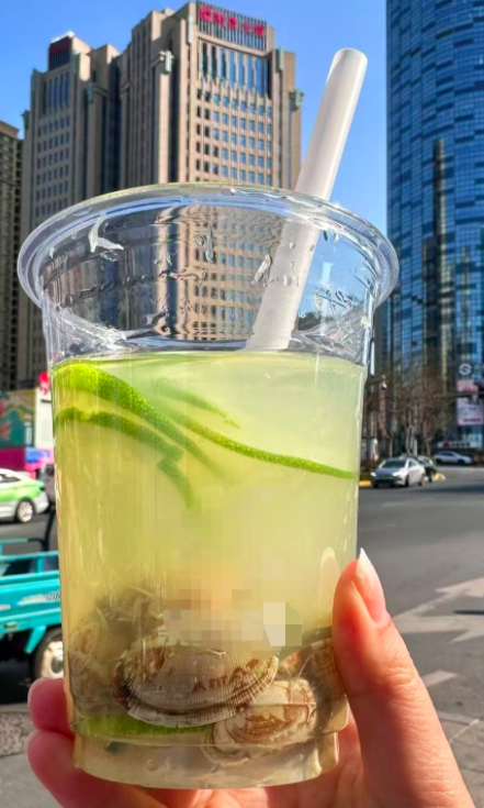 青岛奶茶店推蛤蜊奶茶引热议,蛤蜊高汤调制的创意饮品能否被消费者接受? 青岛奶茶店推蛤蜊奶茶引热议,蛤蜊高汤调制的创意饮品能否被消费者接受?