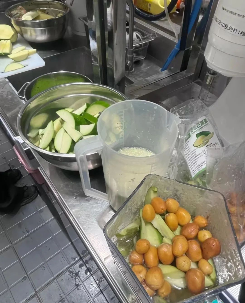 茉莉奶白新品被指有鱼腥草味?酸味水果混搭引发消费者两极评价 茉莉奶白新品被指有鱼腥草味?酸味水果混搭引发消费者两极评价