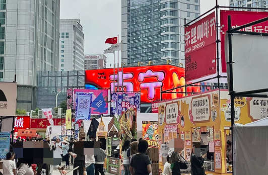 突发大风袭击南宁宁波两场户外咖啡节,帐篷被掀翻损失惨重 突发大风袭击南宁宁波两场户外咖啡节,帐篷被掀翻损失惨重