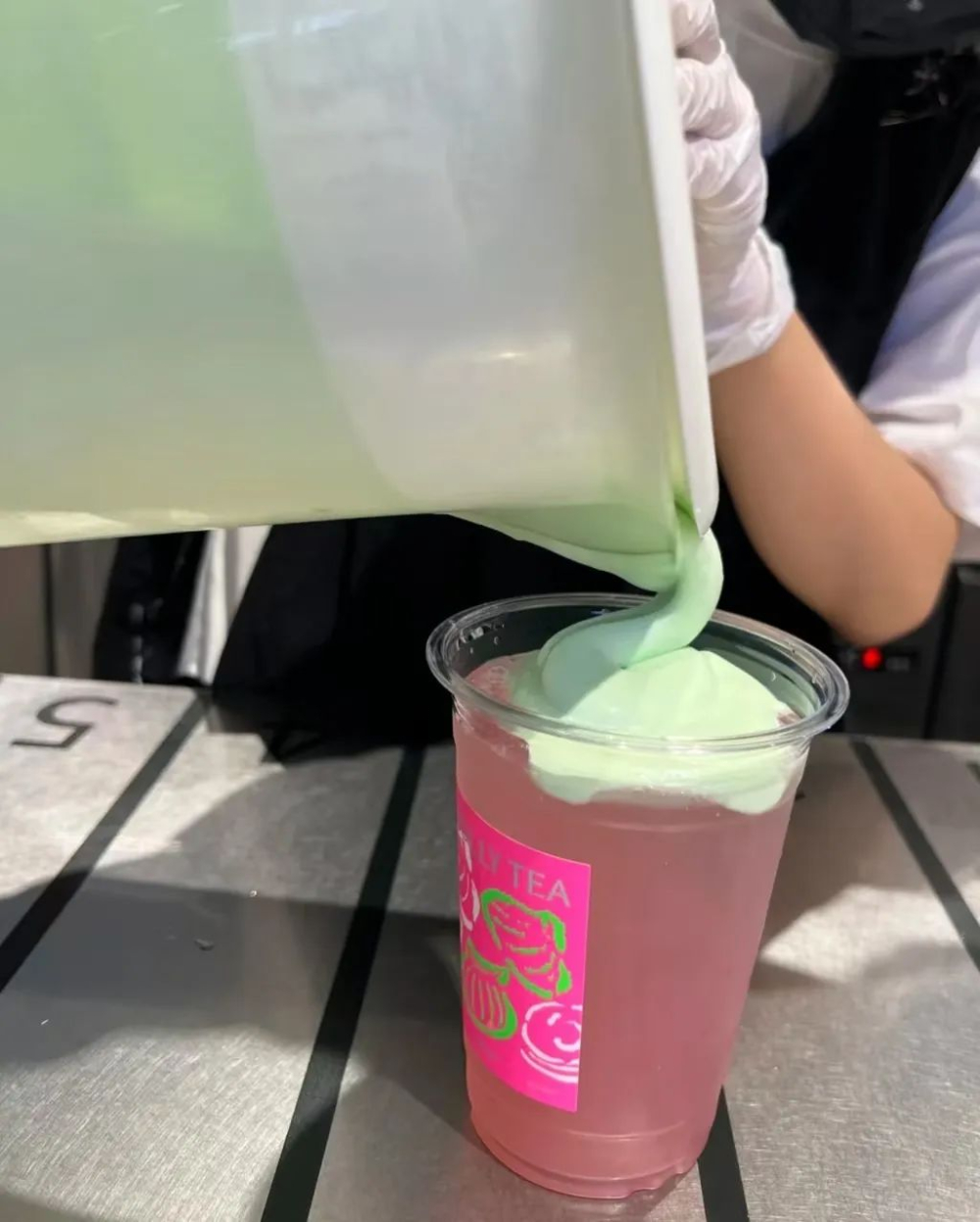 茉莉奶白柚子苹果椰加奶盖后变色絮凝,蛋白质与维C反应引发消费者质疑 茉莉奶白柚子苹果椰加奶盖后变色絮凝,蛋白质与维C反应引发消费者质疑