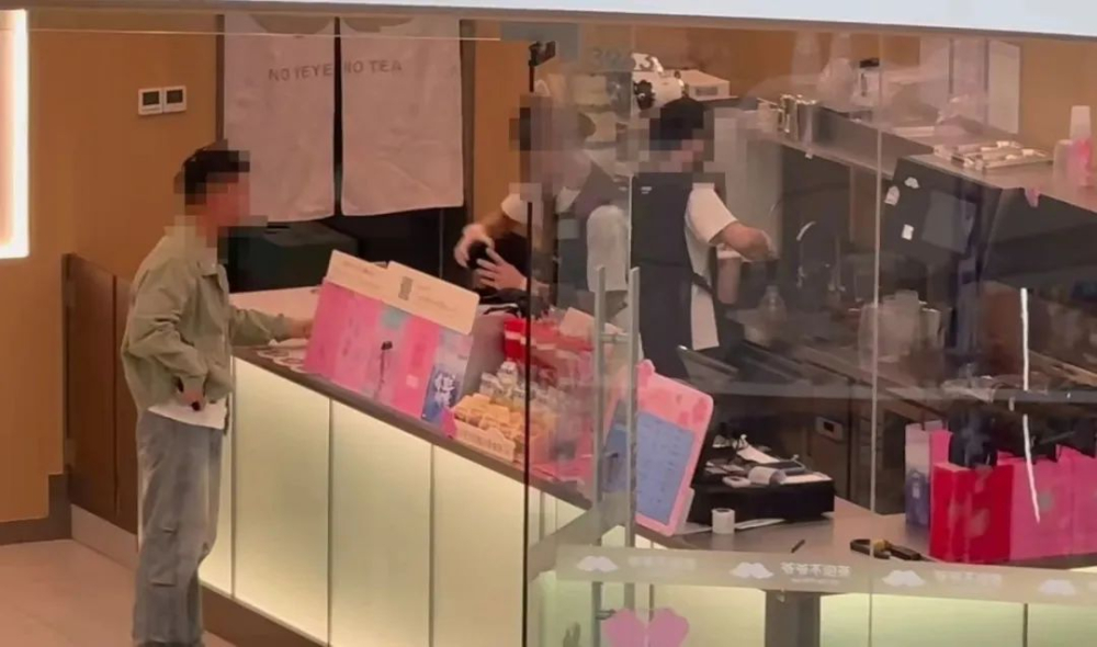 茶饮店员被迫定时喊口号引消费者投诉，员工为何反而高呼支持？